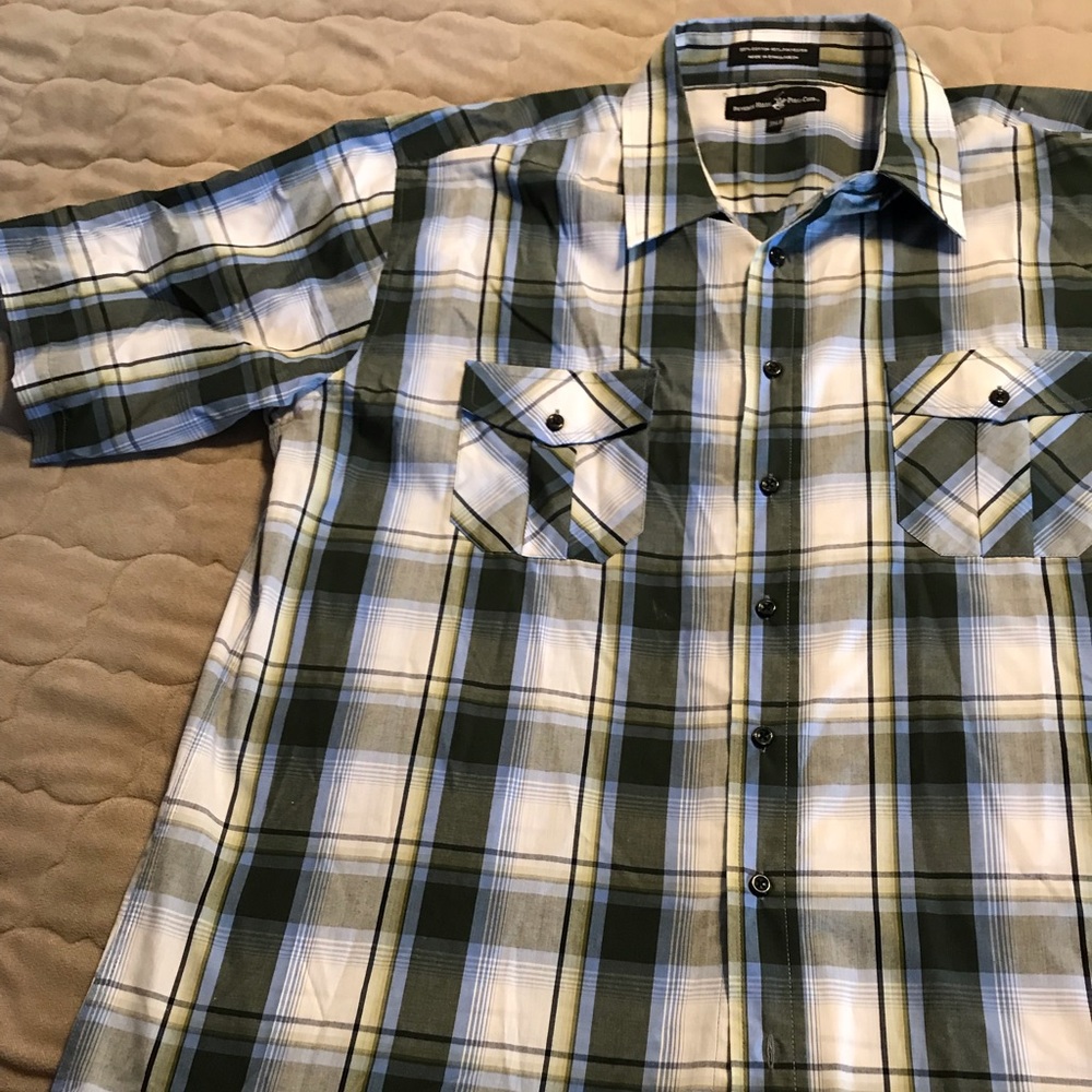 Men’s short sleeve button down